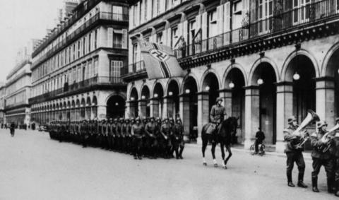 Défilé des soldats allemands rue de Rivoli