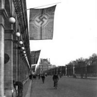 Oriflamme nazi sur l’Hôtel Meurice, 93-92 rue de Rivoli, Paris