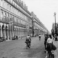 Photographie de la rue de Rivoli et ses hôtels réquisitionnés par les allemands